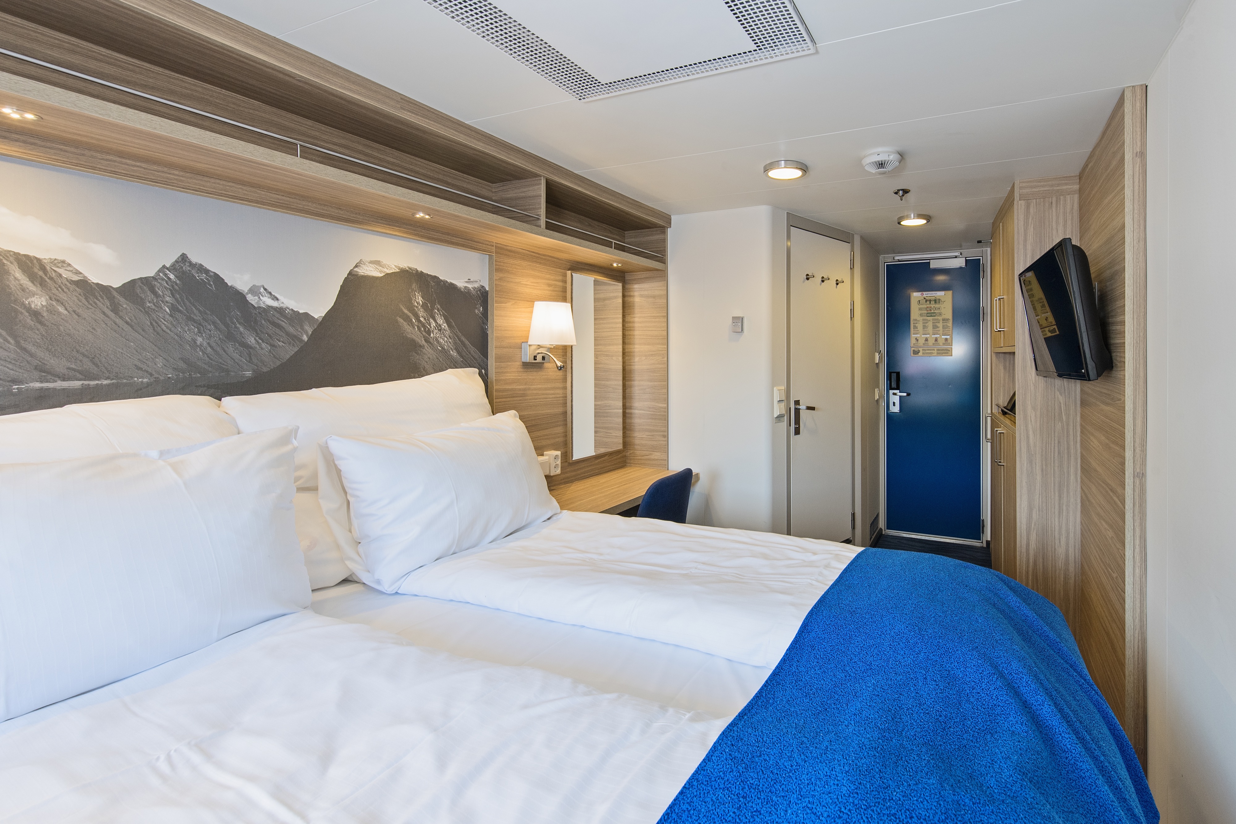 Polar Outside | Double on upper or promenade deck with window (restricted view)